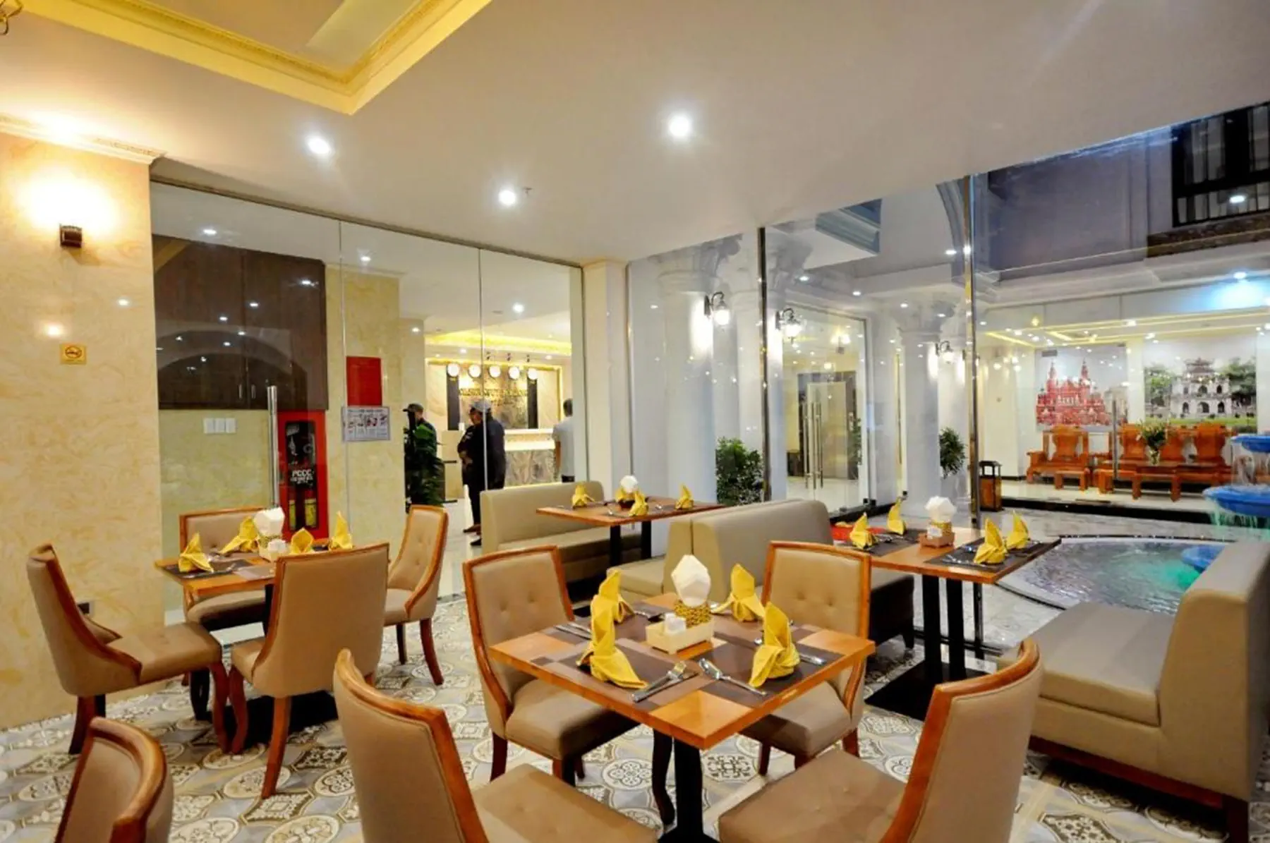 Crown Nguyen Hoang - zdjęcie 49
