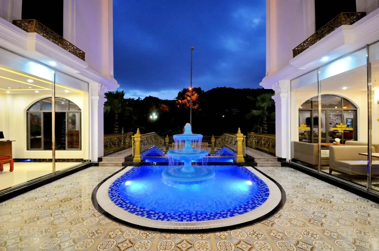 Crown Nguyen Hoang - zdjęcie 6