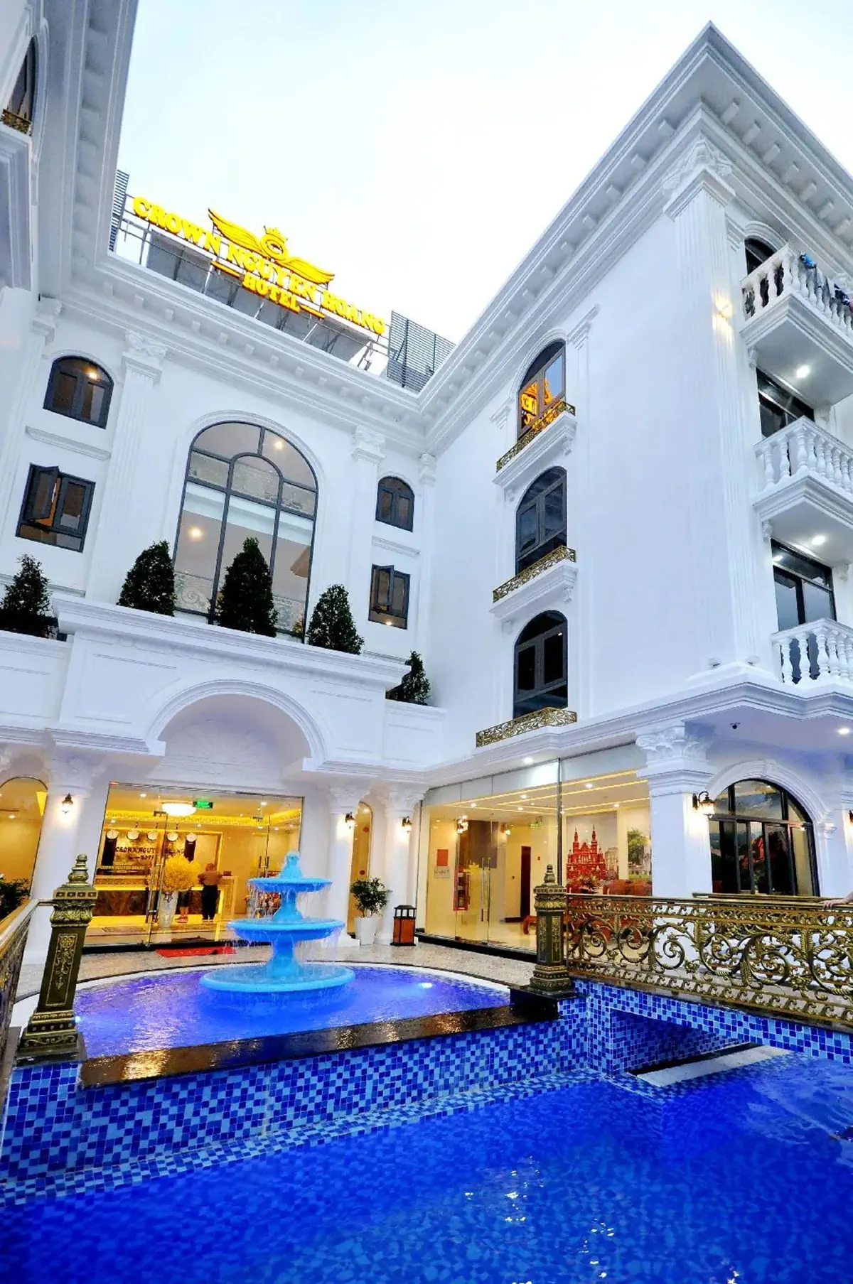 Crown Nguyen Hoang - zdjęcie 9