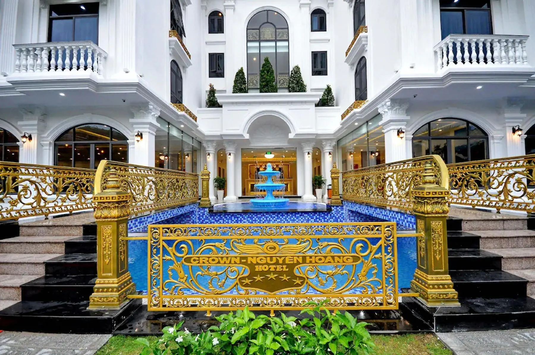Crown Nguyen Hoang - zdjęcie 13
