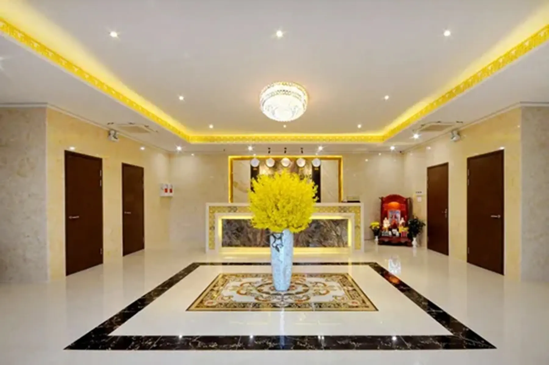 Crown Nguyen Hoang - zdjęcie 12