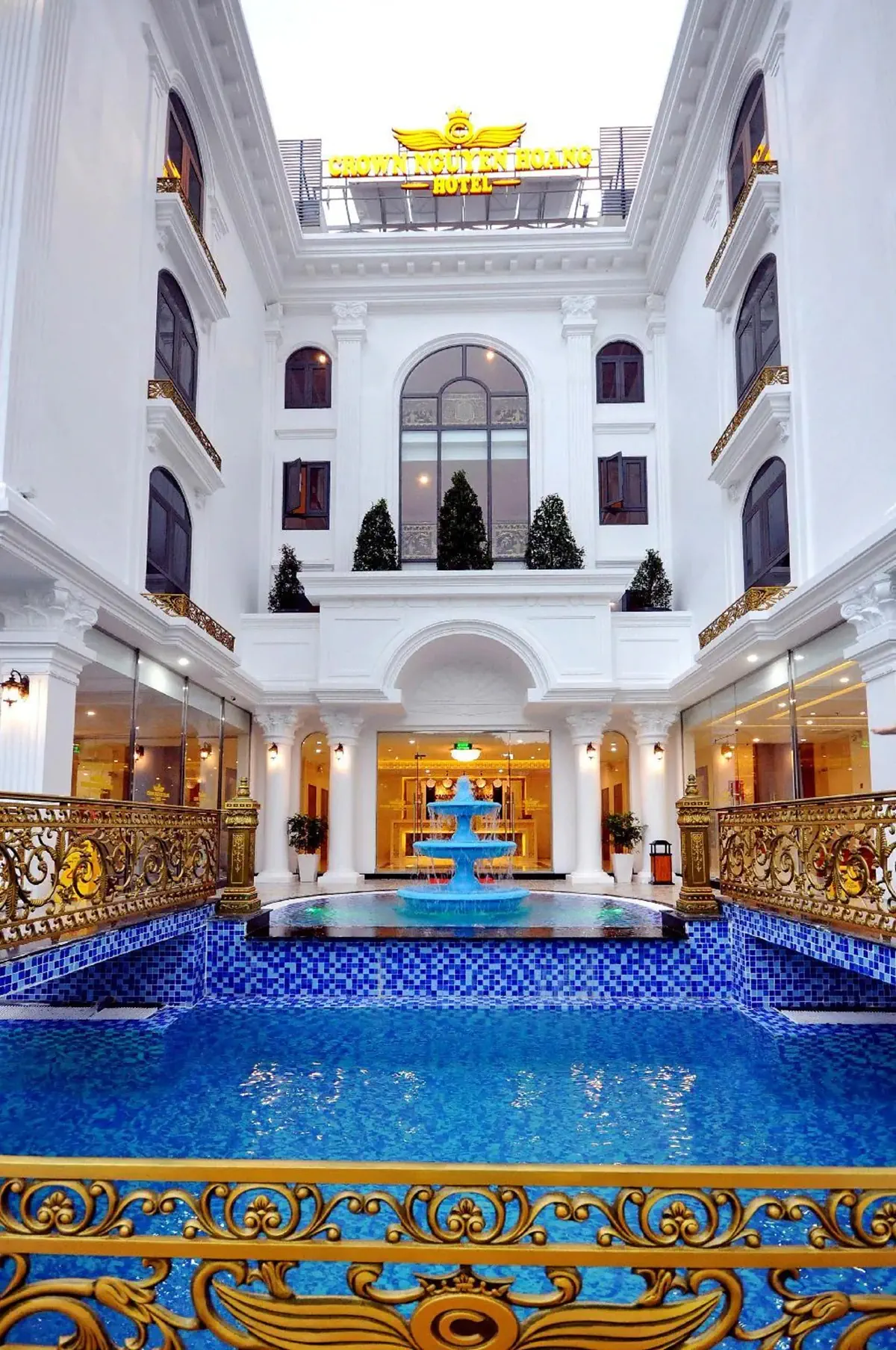 Crown Nguyen Hoang - zdjęcie 10