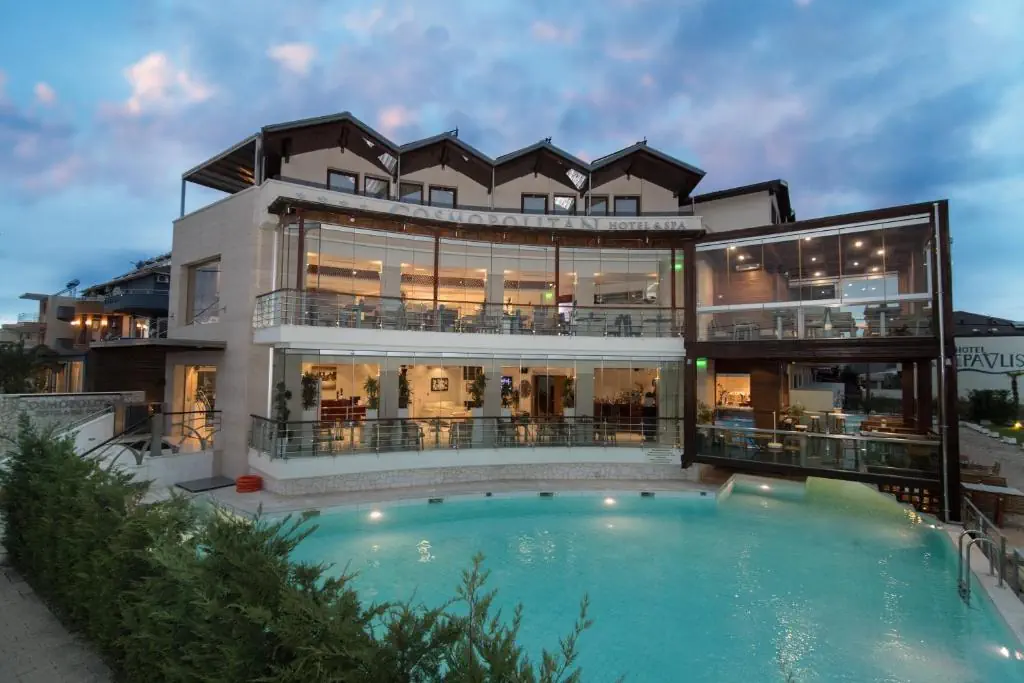 Cosmopolitan (Paralia) - zdjęcie 2