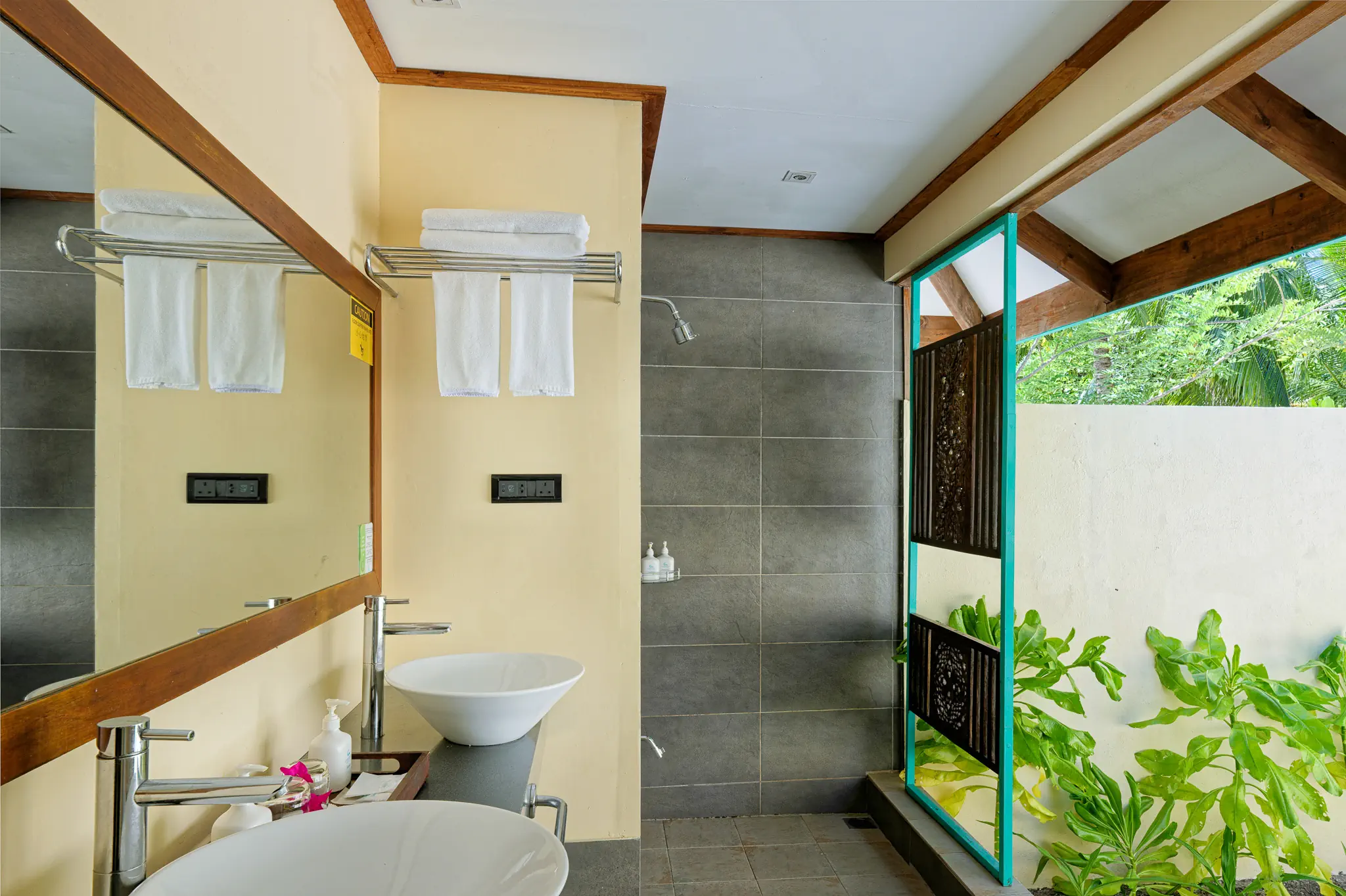 CANAREEF RESORT MALDIVES