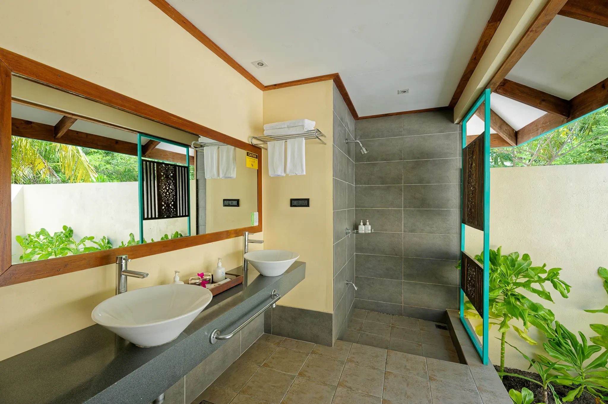 CANAREEF RESORT MALDIVES
