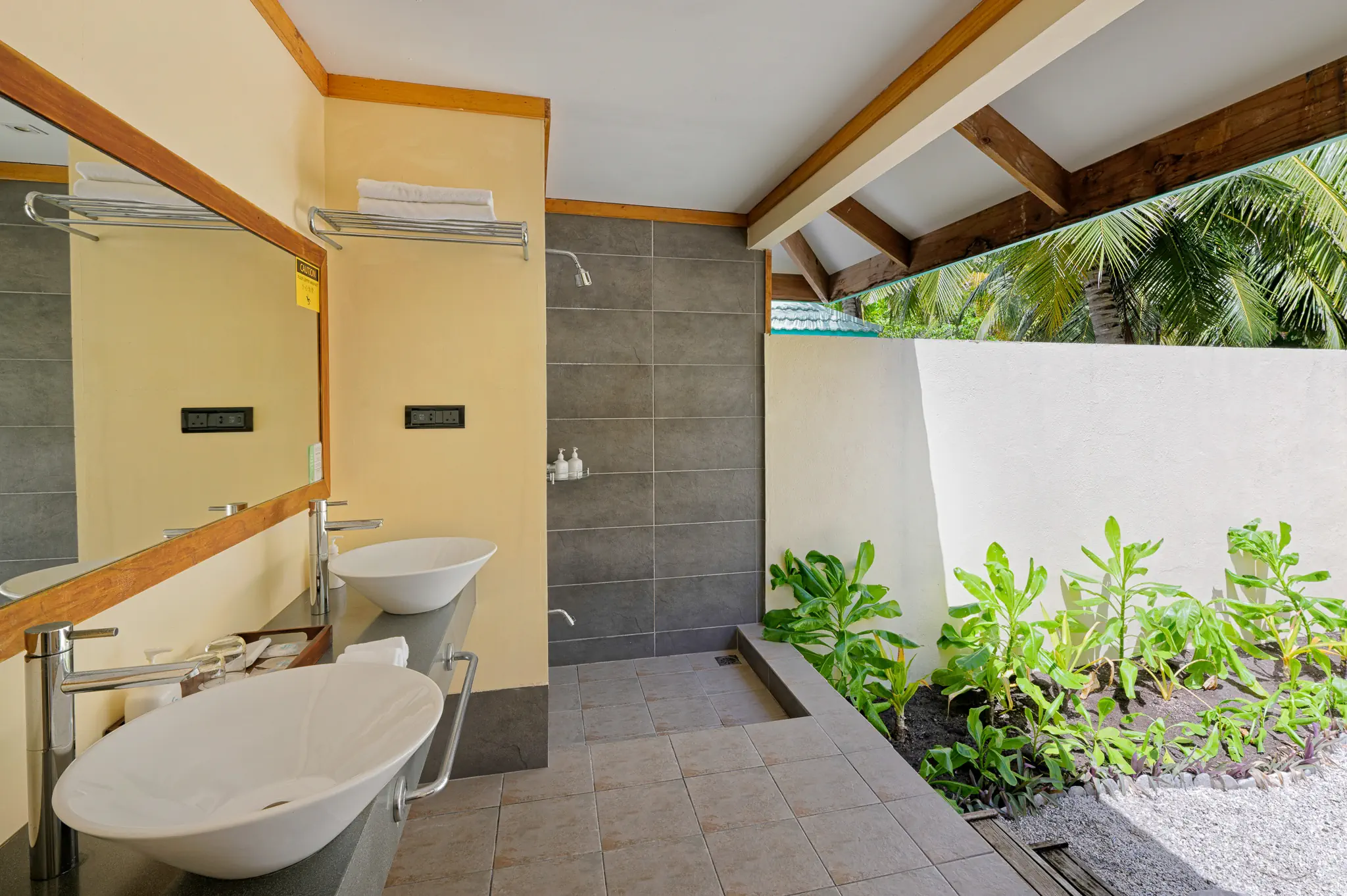 CANAREEF RESORT MALDIVES