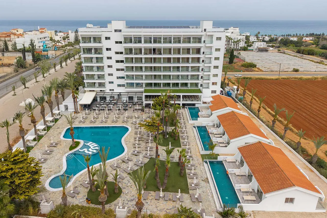 BOHEMIAN GARDENS HOTEL