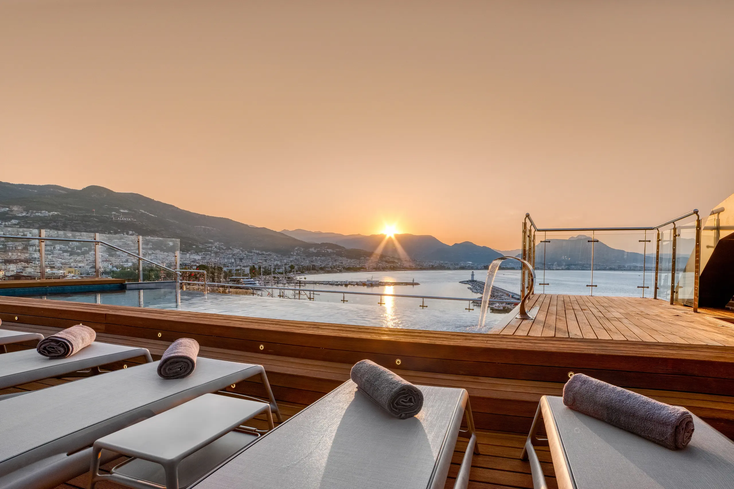 NUMA PORT HOTEL