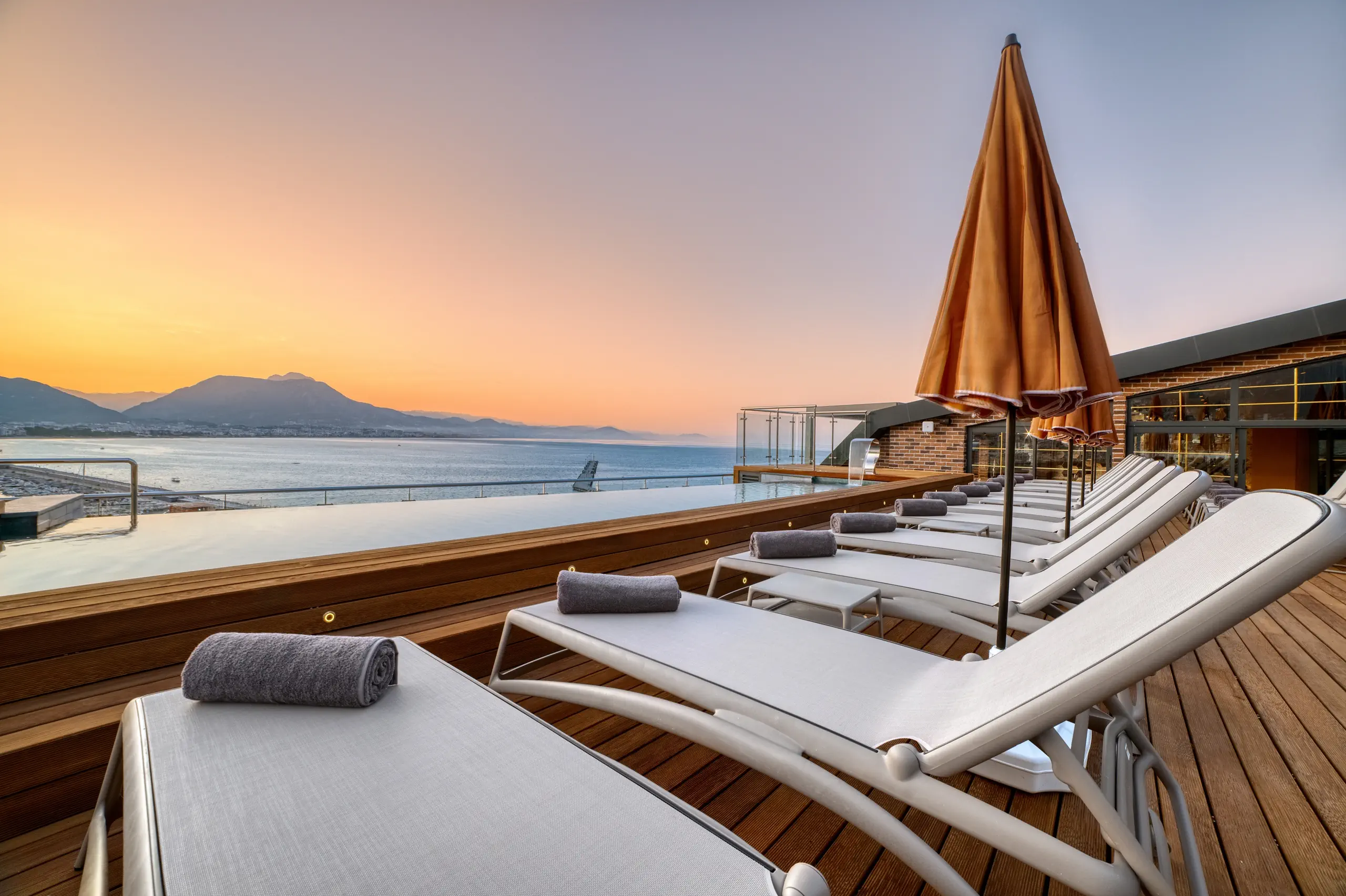 NUMA PORT HOTEL