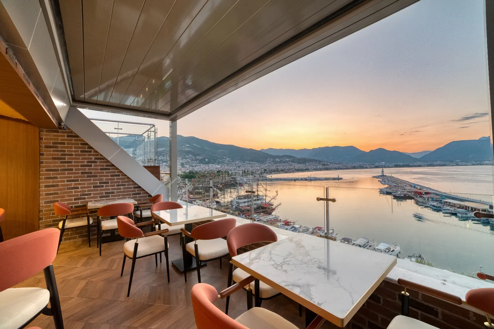 NUMA PORT HOTEL