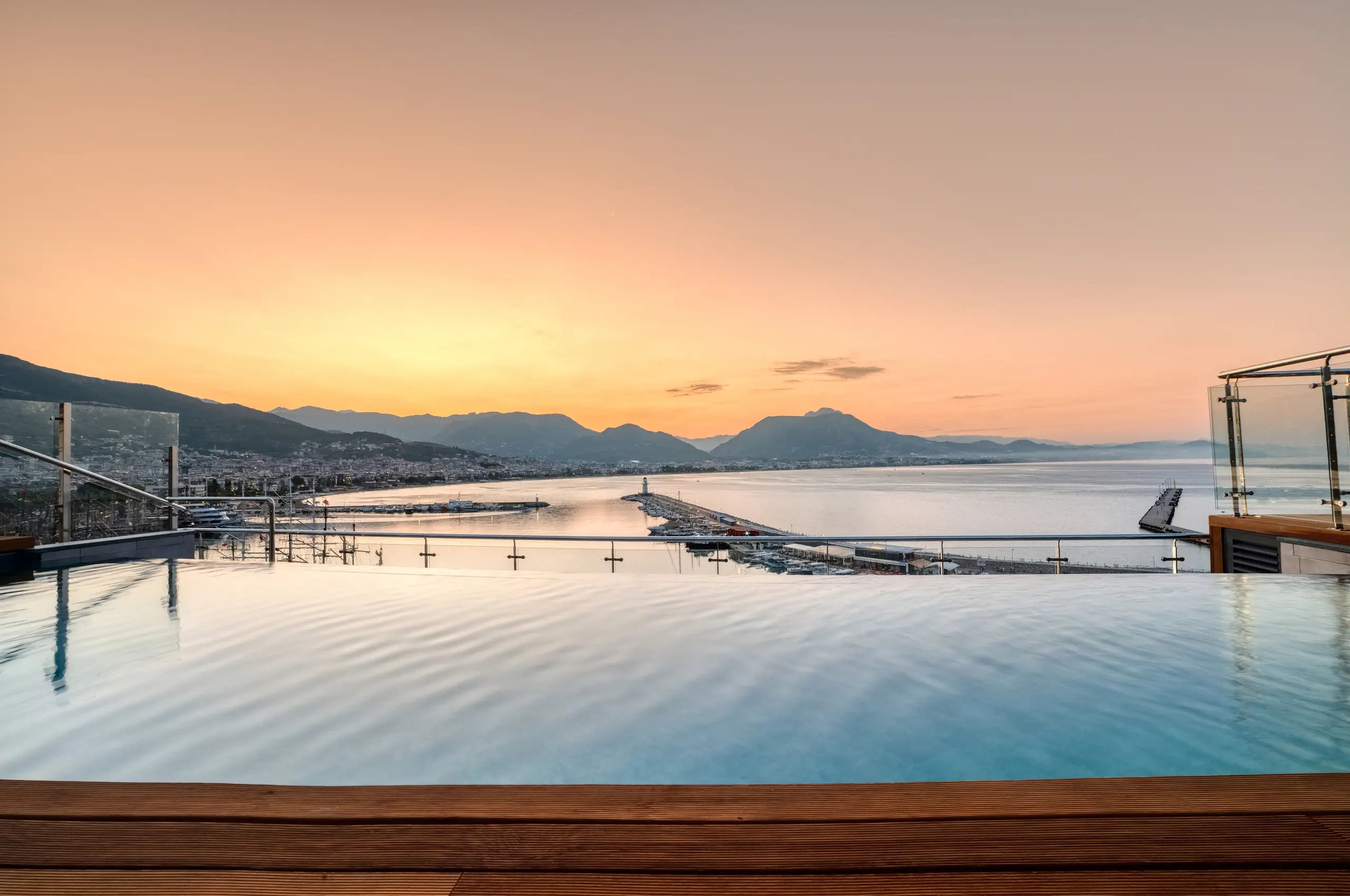 NUMA PORT HOTEL