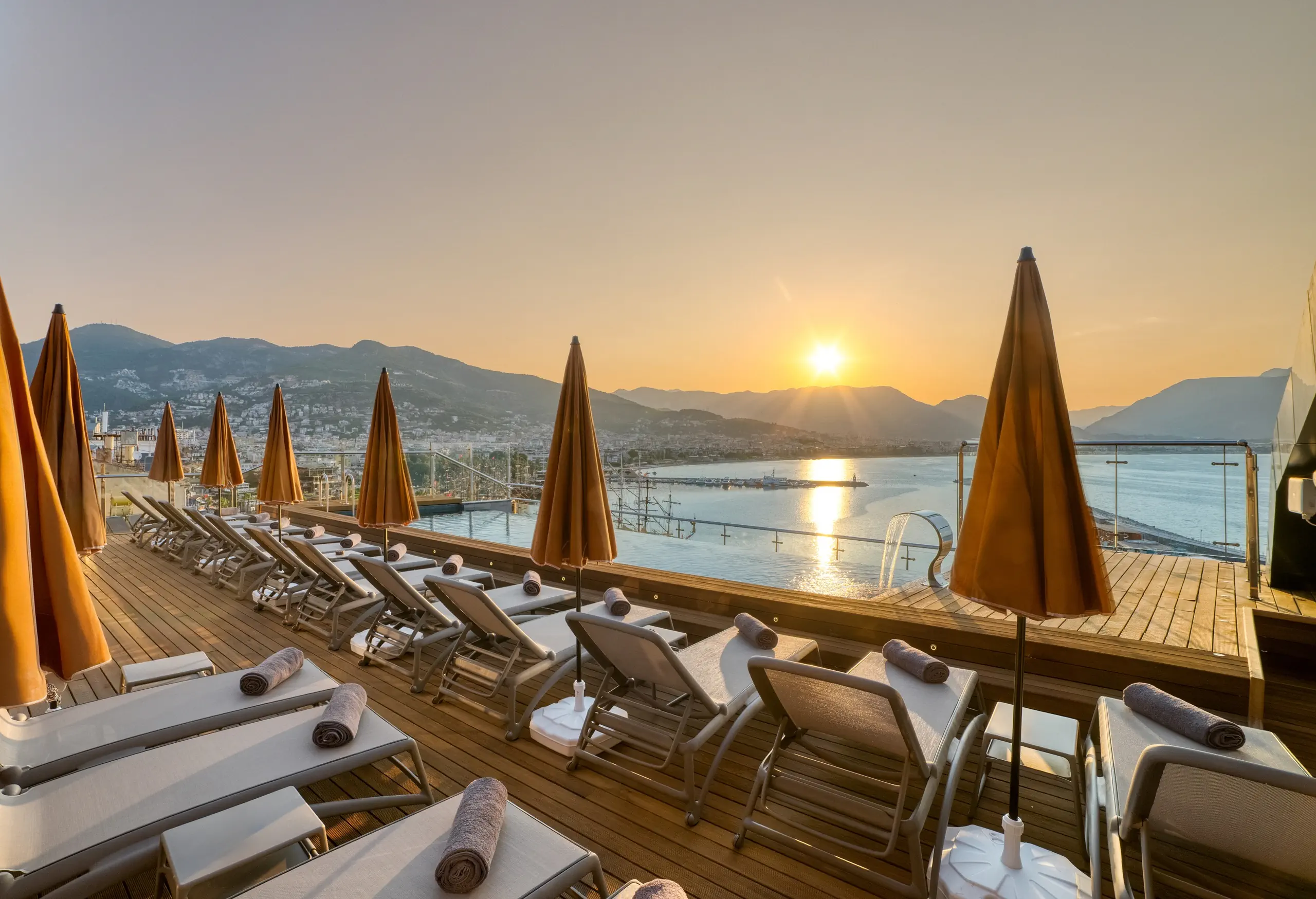 NUMA PORT HOTEL