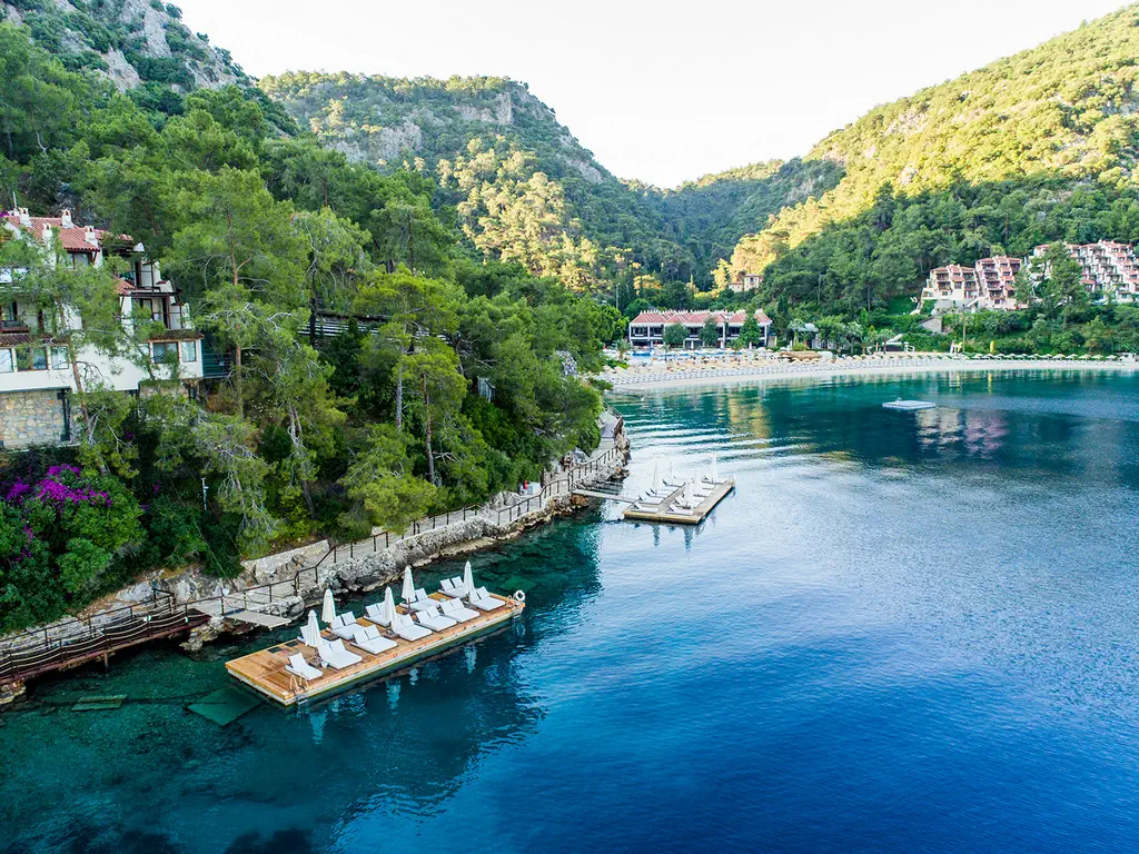 HILLSIDE BEACH CLUB