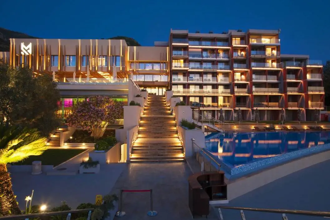 MAESTRAL RESORT & CASINO