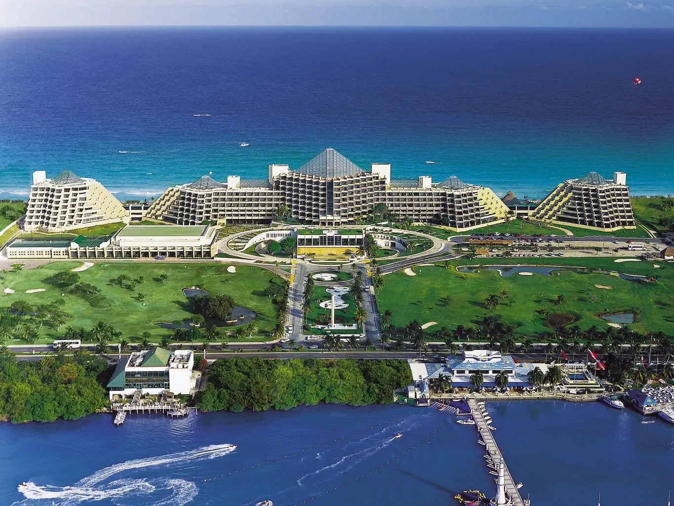 PARADISUS CANCUN