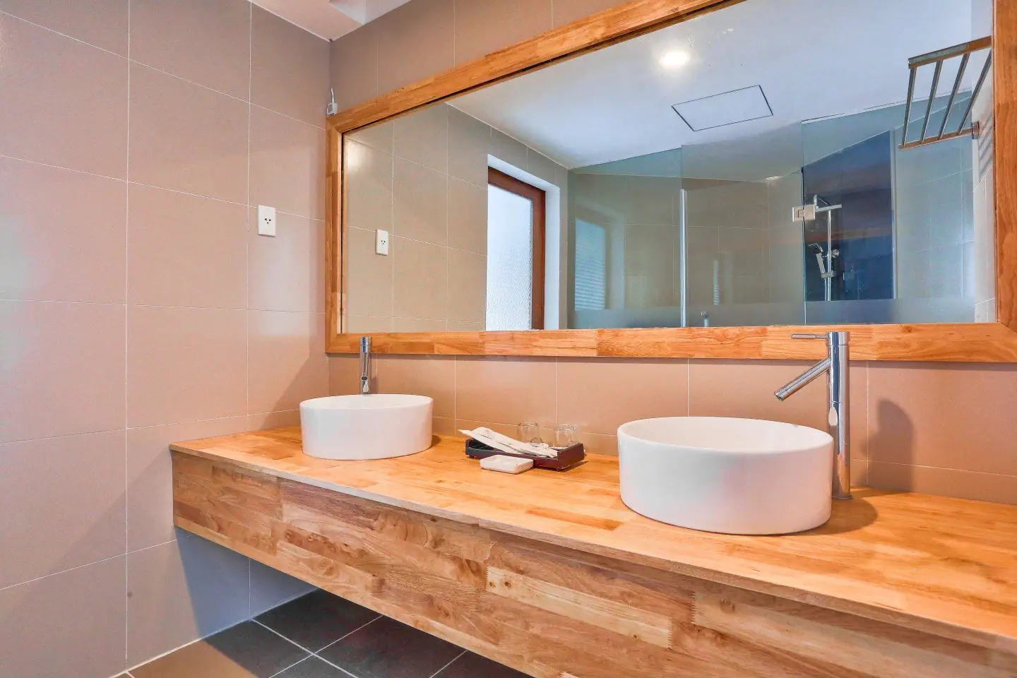 MANA MUINE BEACH RESORT