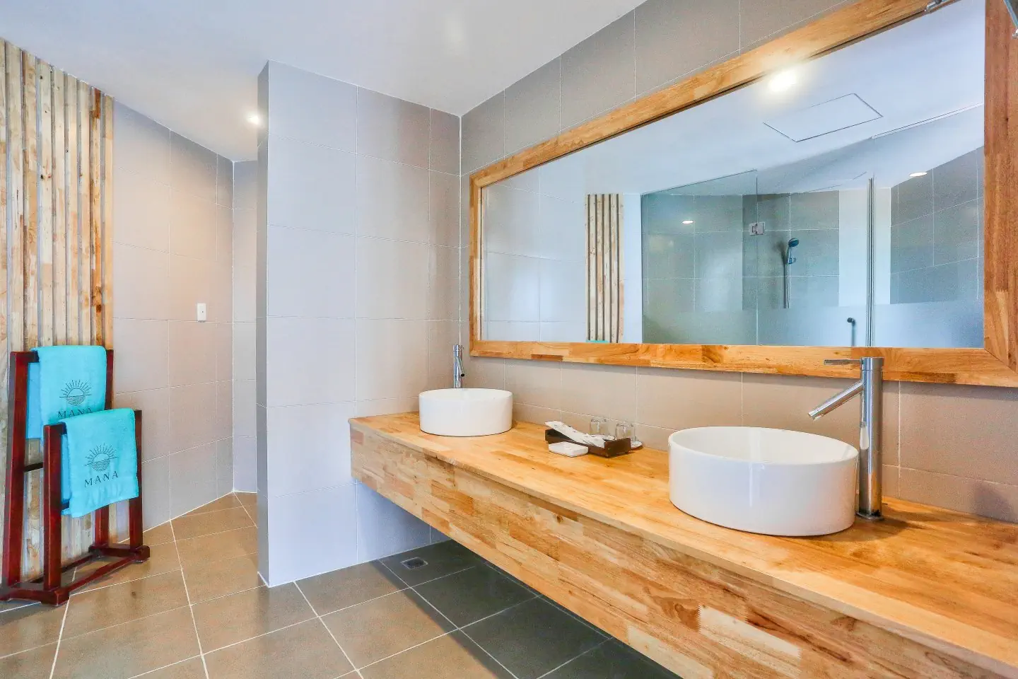 MANA MUINE BEACH RESORT