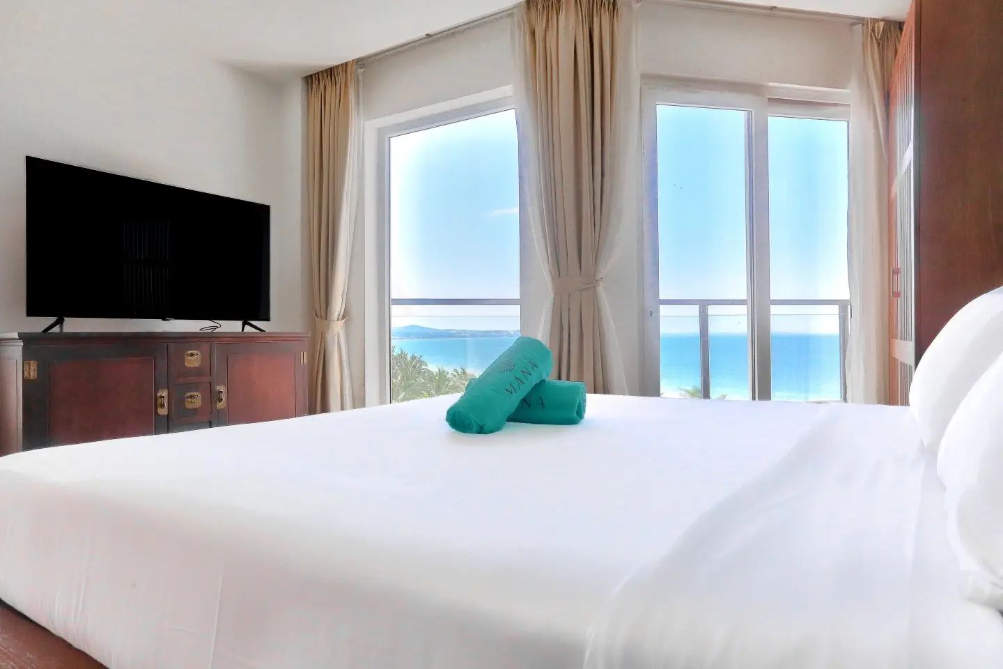 MANA MUINE BEACH RESORT