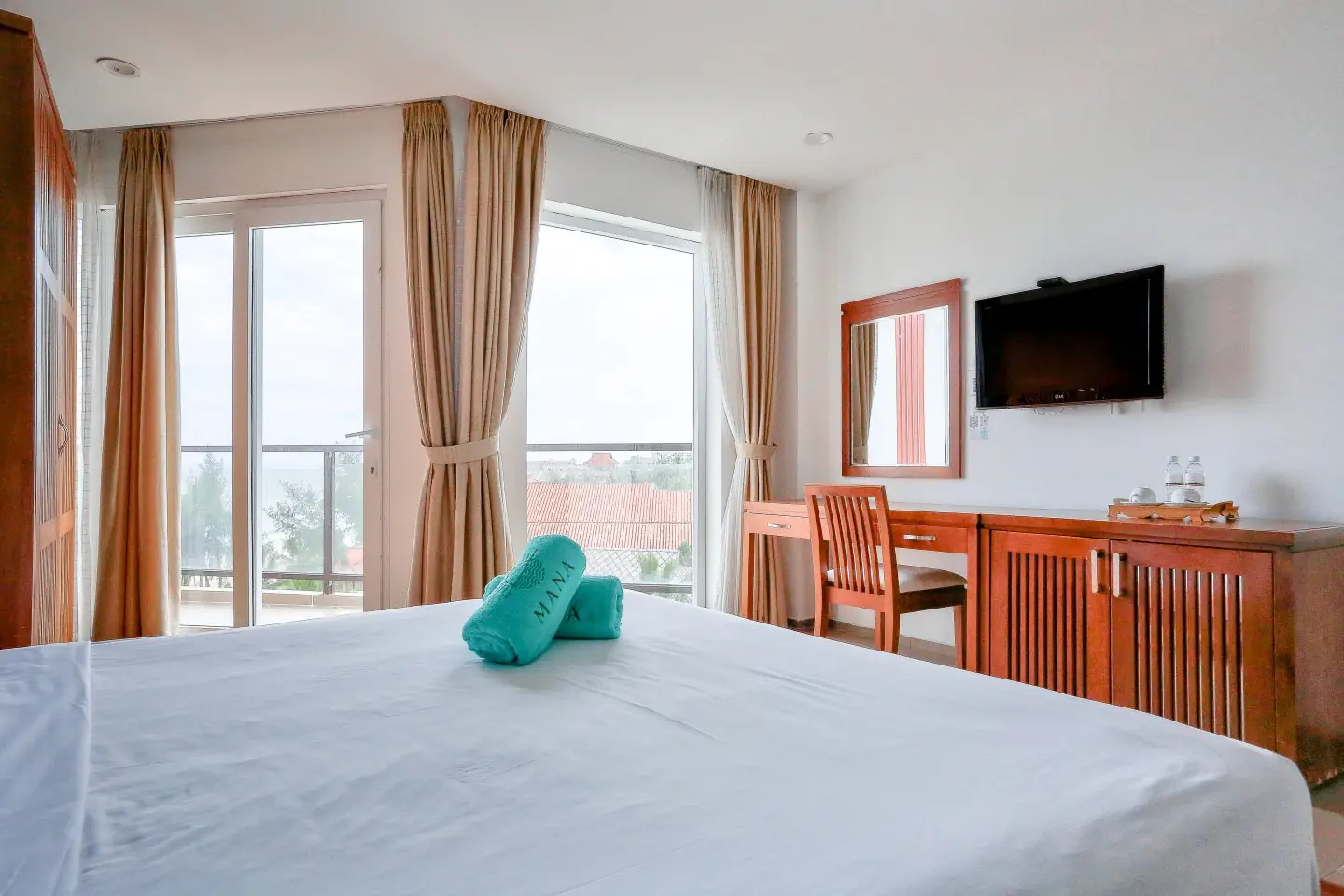 MANA MUINE BEACH RESORT