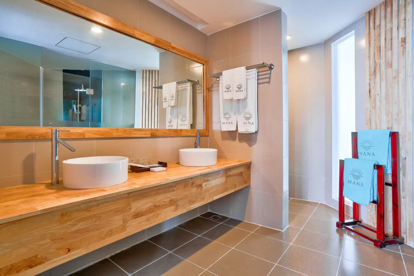 MANA MUINE BEACH RESORT