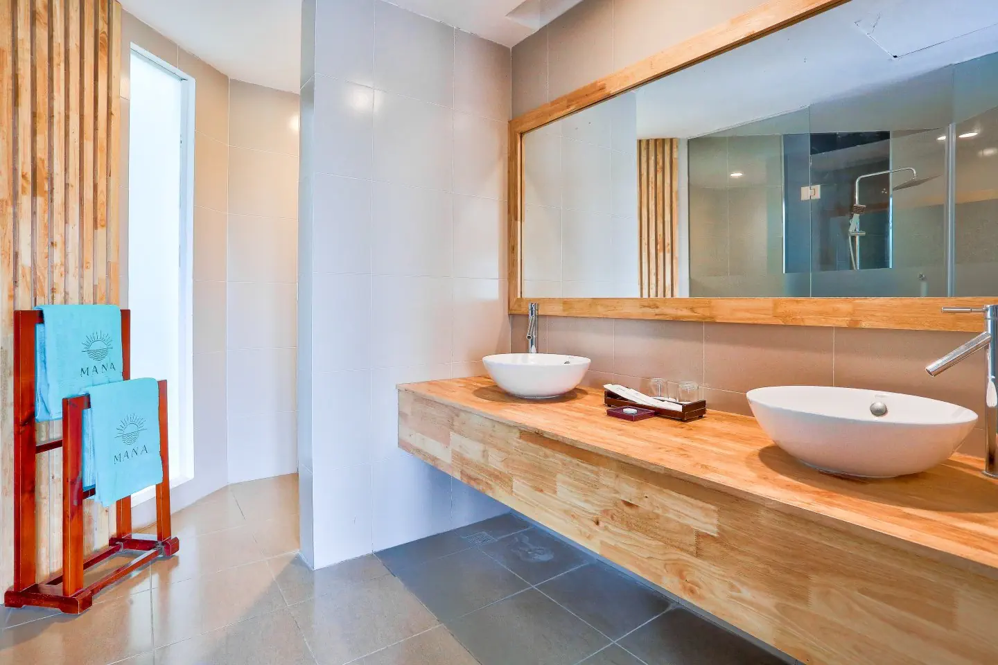 MANA MUINE BEACH RESORT