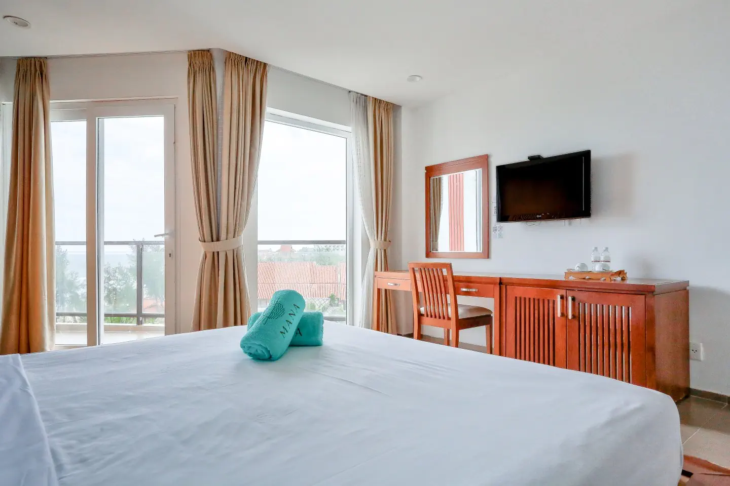 MANA MUINE BEACH RESORT