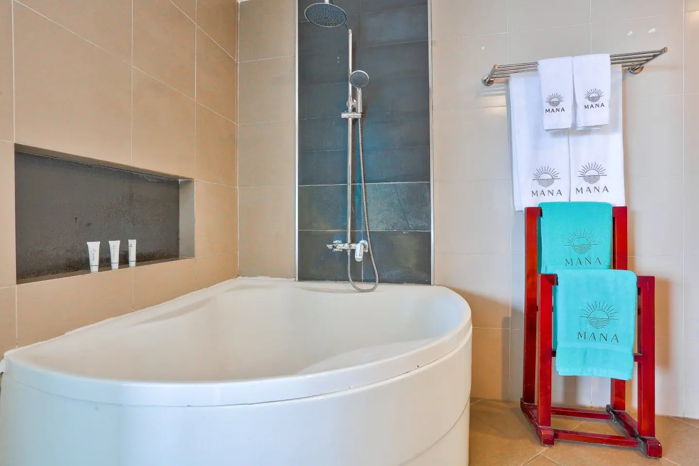 MANA MUINE BEACH RESORT