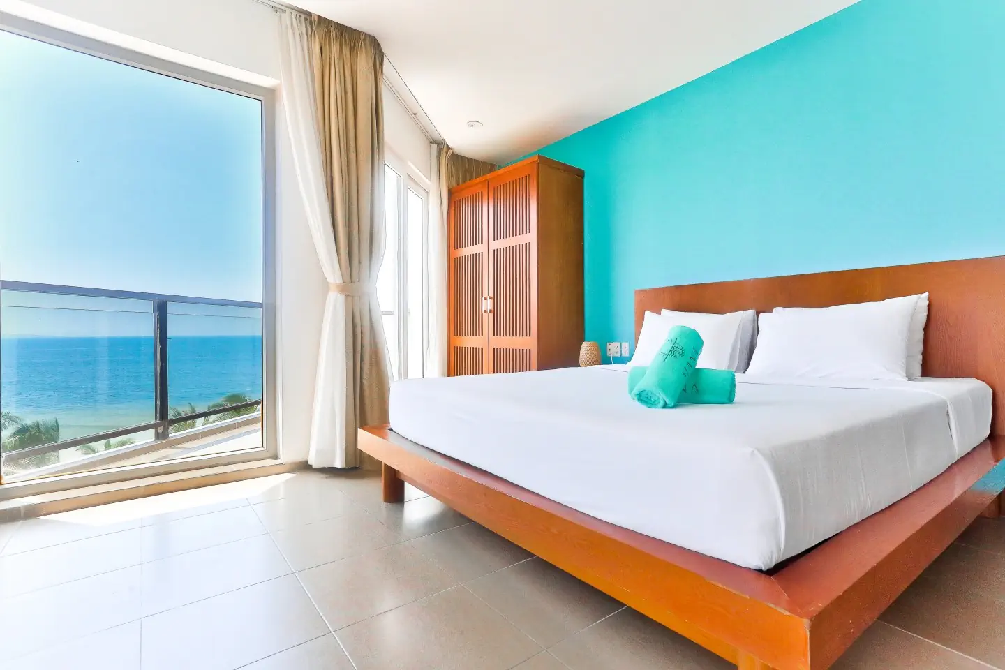 MANA MUINE BEACH RESORT