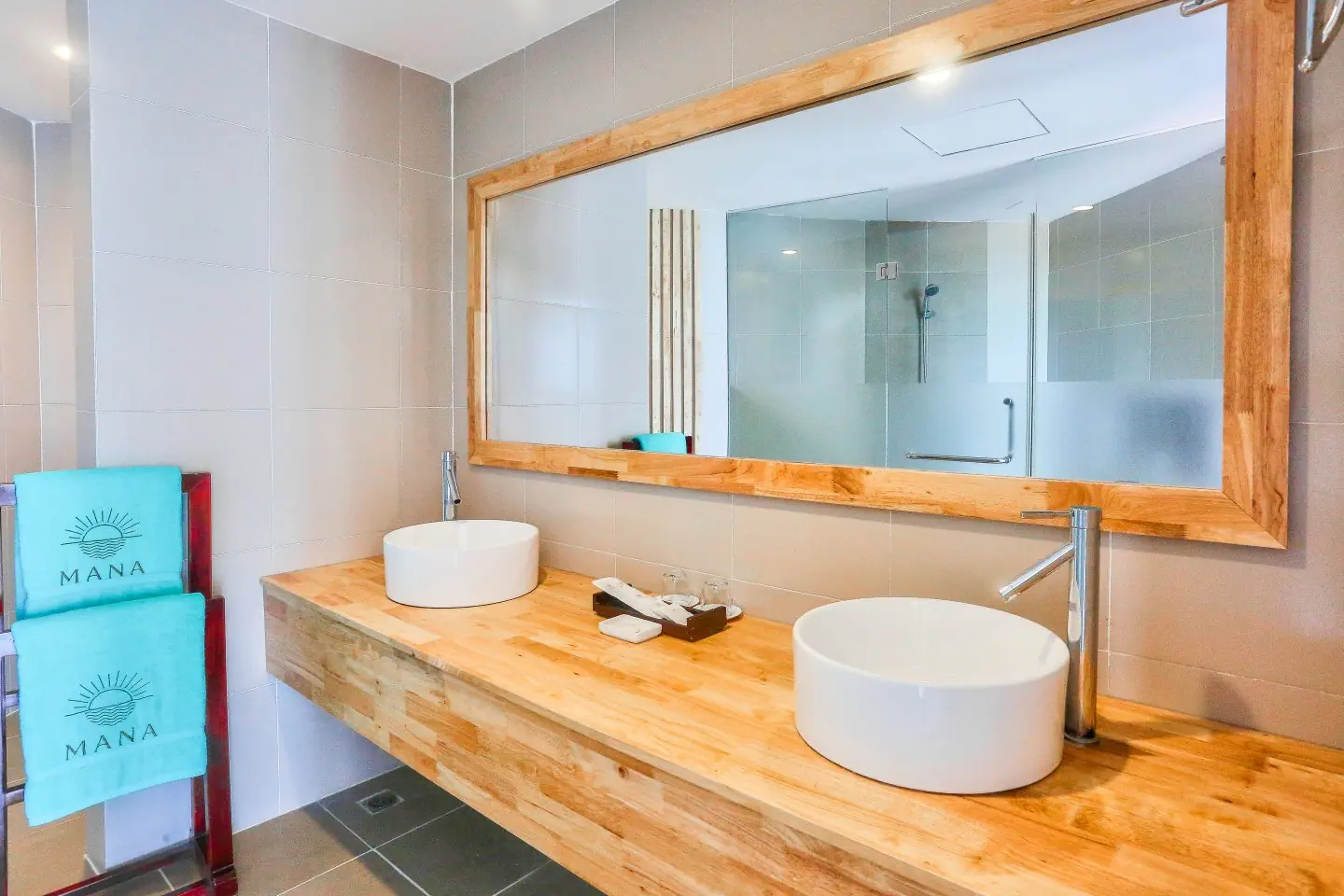 MANA MUINE BEACH RESORT