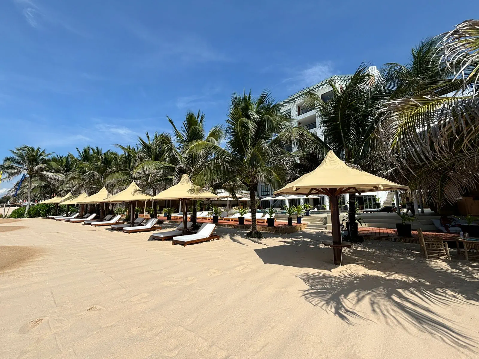 MANA MUINE BEACH RESORT