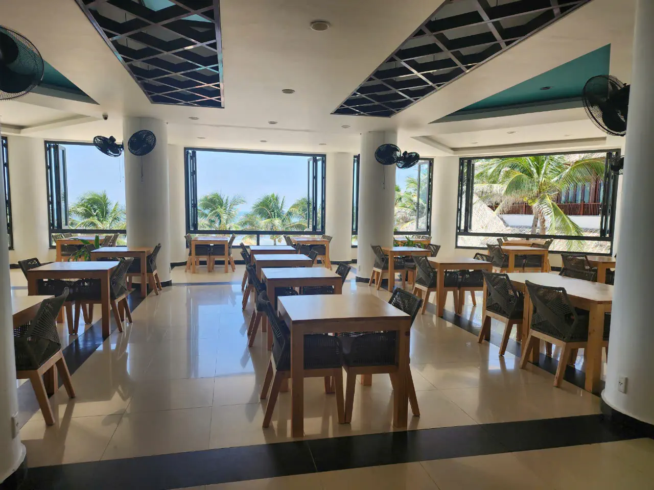 MANA MUINE BEACH RESORT
