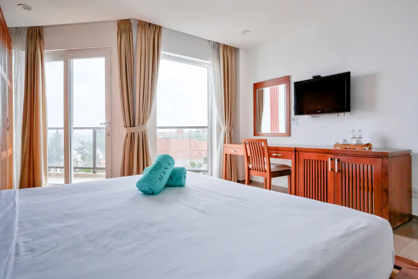 MANA MUINE BEACH RESORT