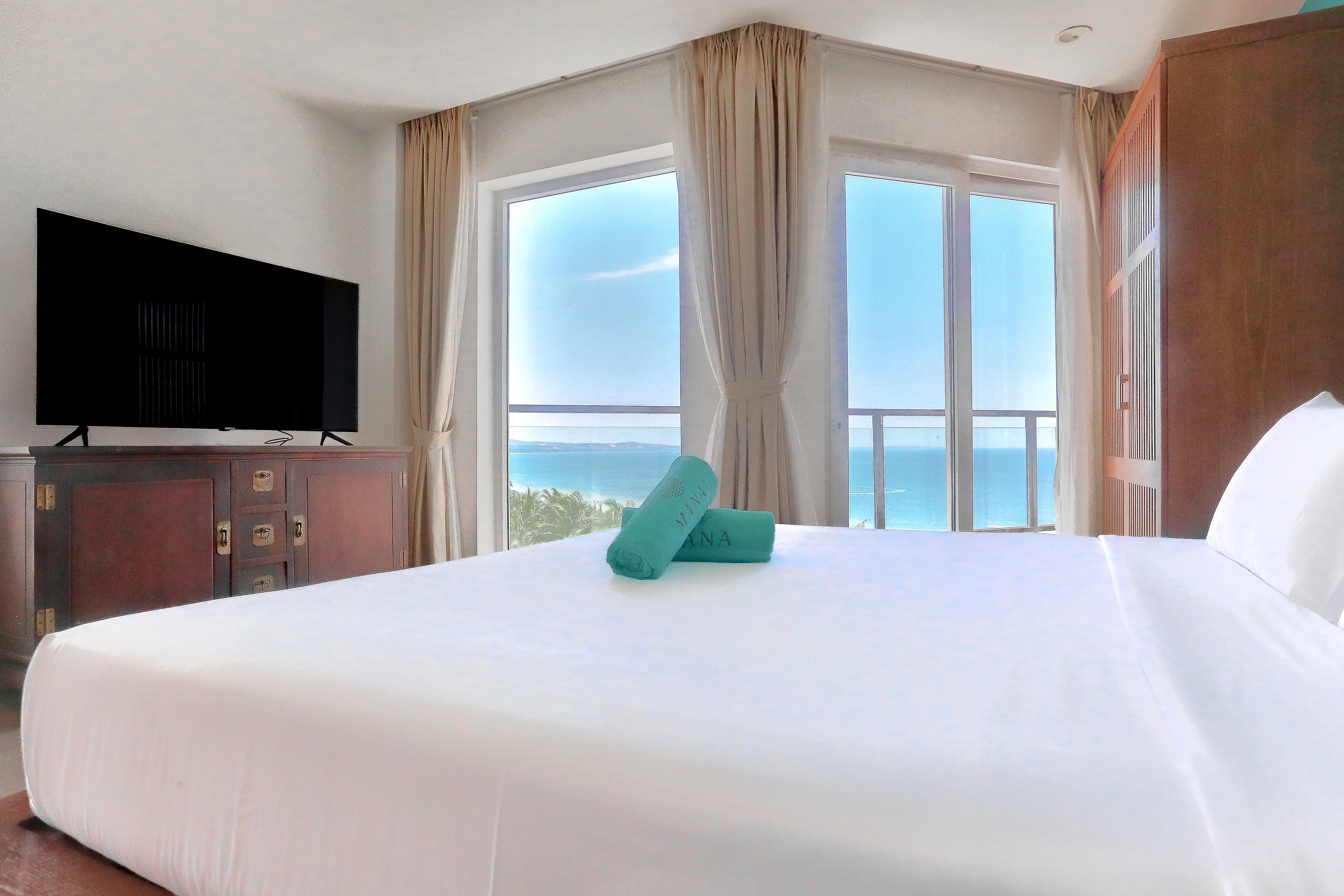MANA MUINE BEACH RESORT