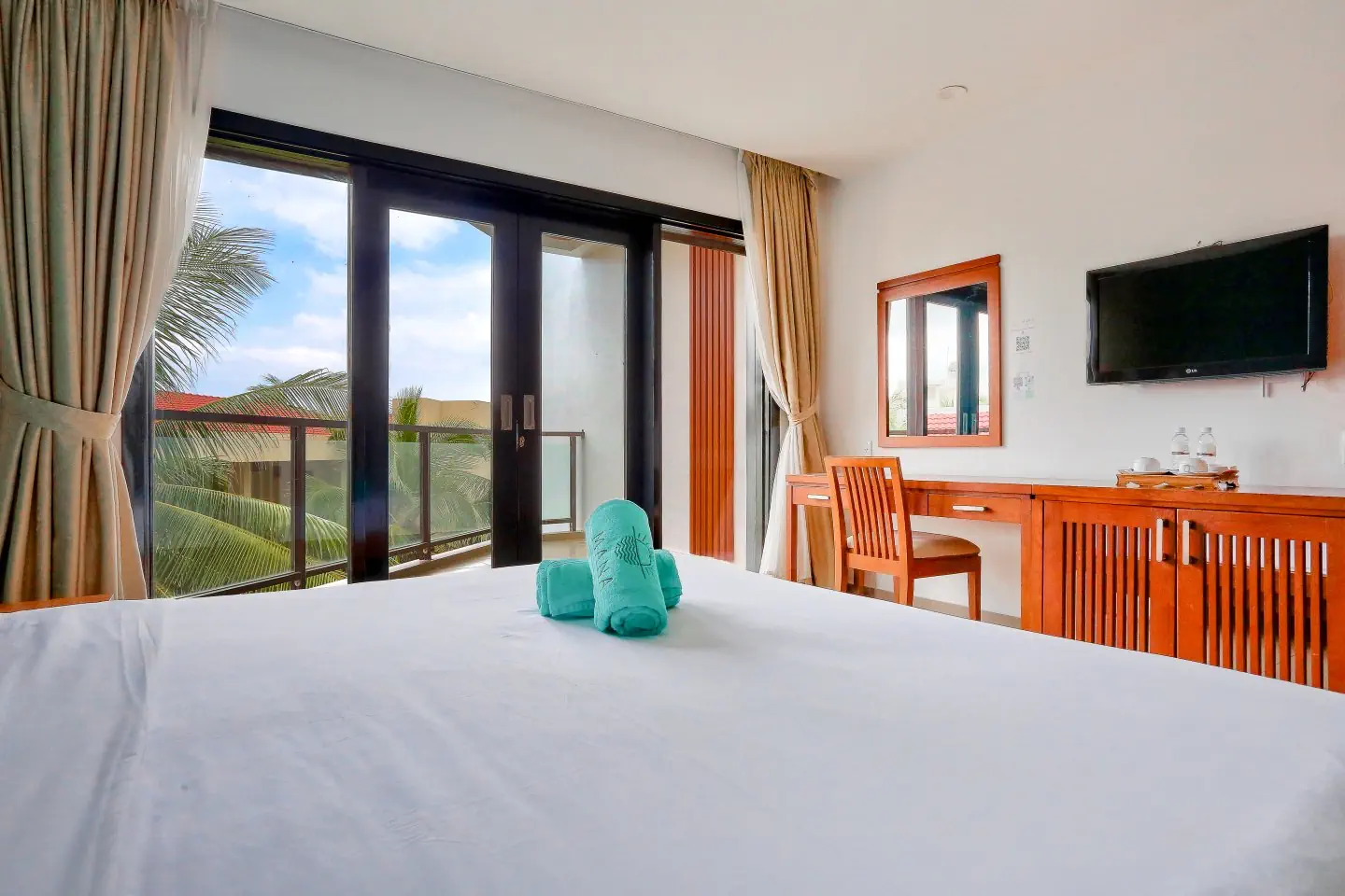 MANA MUINE BEACH RESORT
