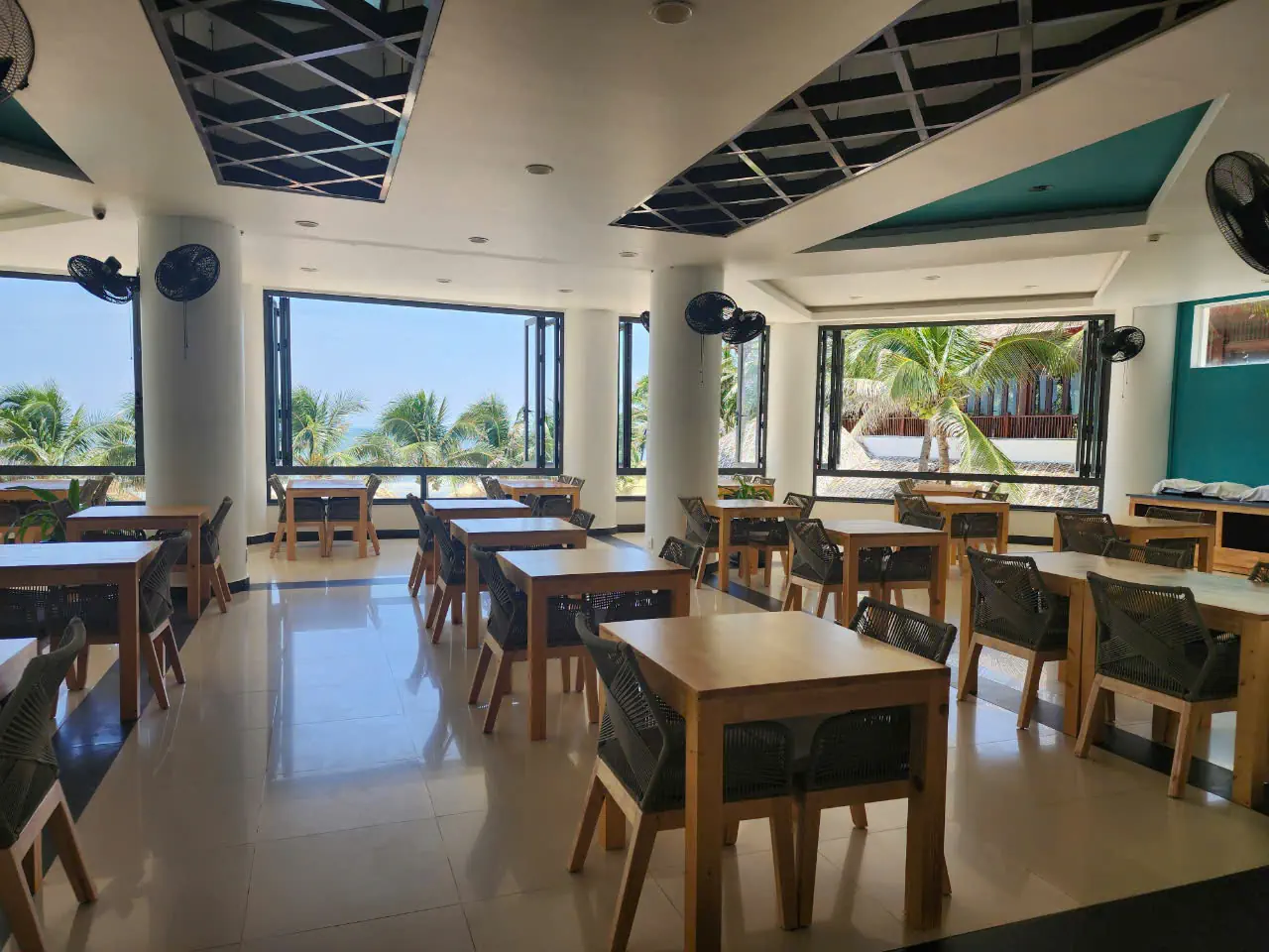 MANA MUINE BEACH RESORT