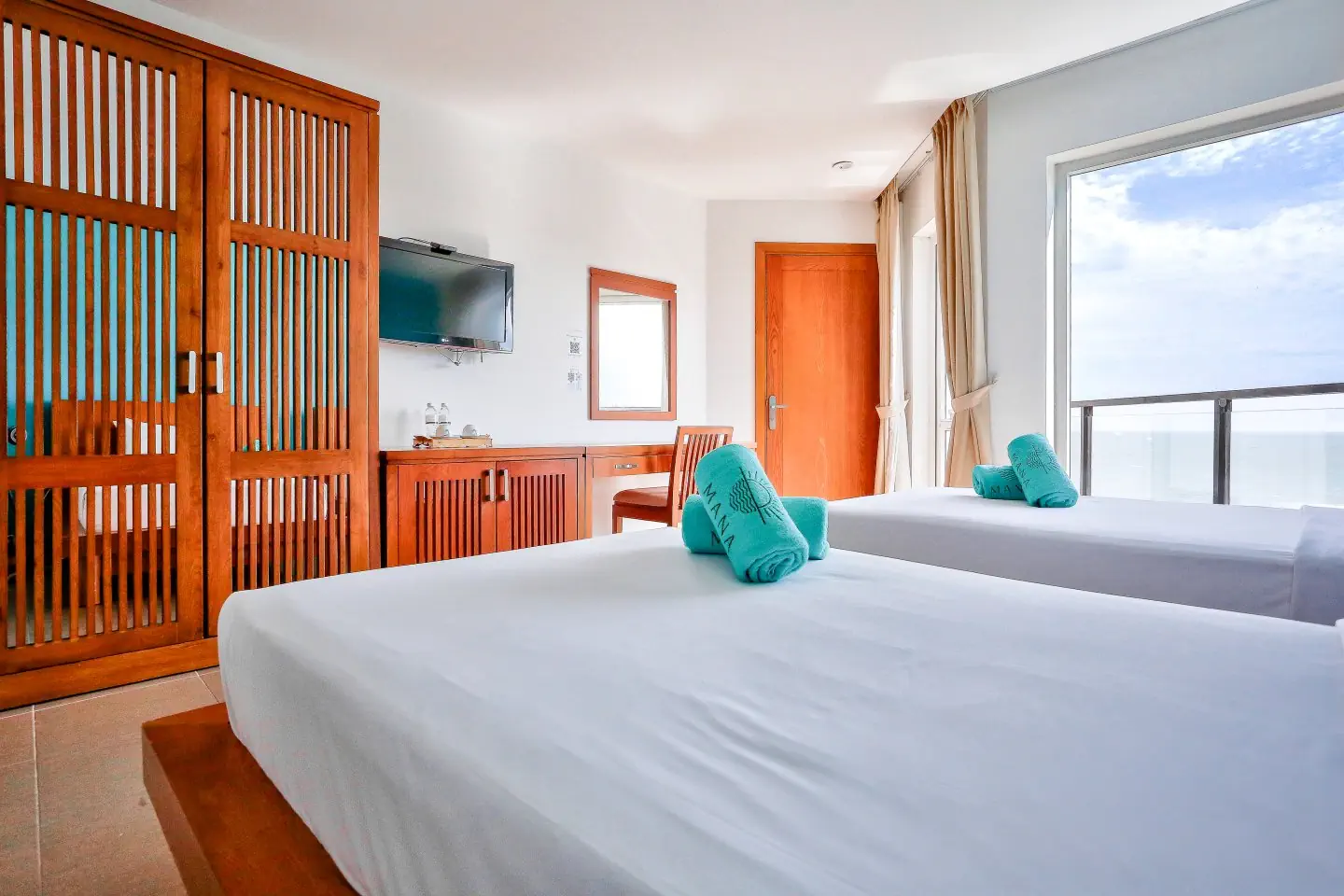 MANA MUINE BEACH RESORT