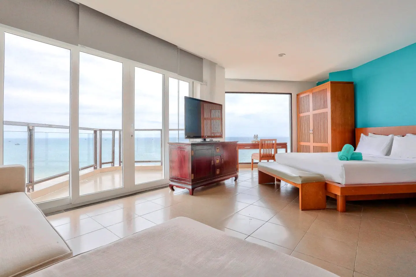 MANA MUINE BEACH RESORT