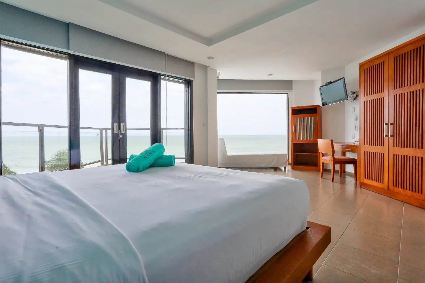MANA MUINE BEACH RESORT