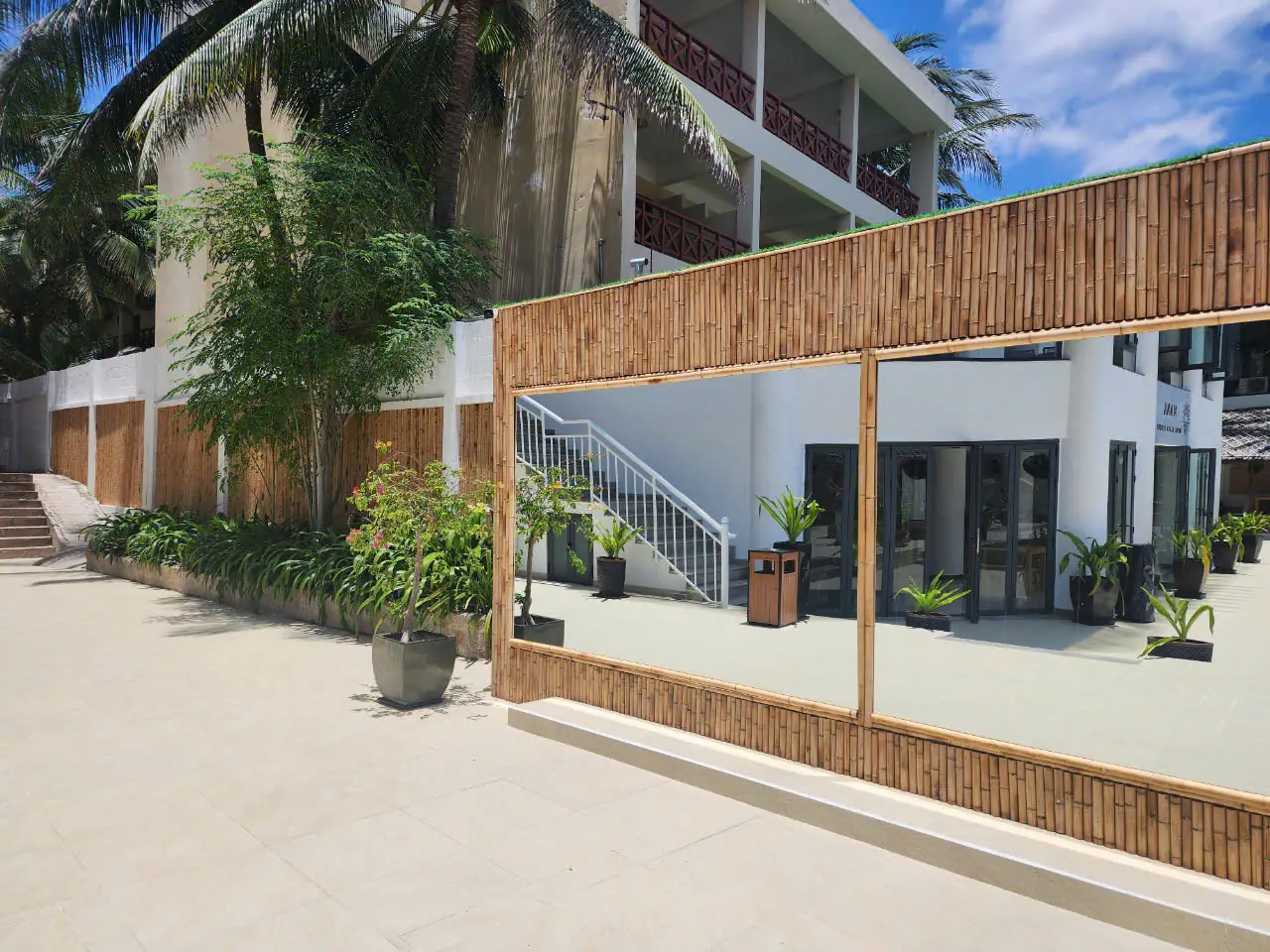 MANA MUINE BEACH RESORT