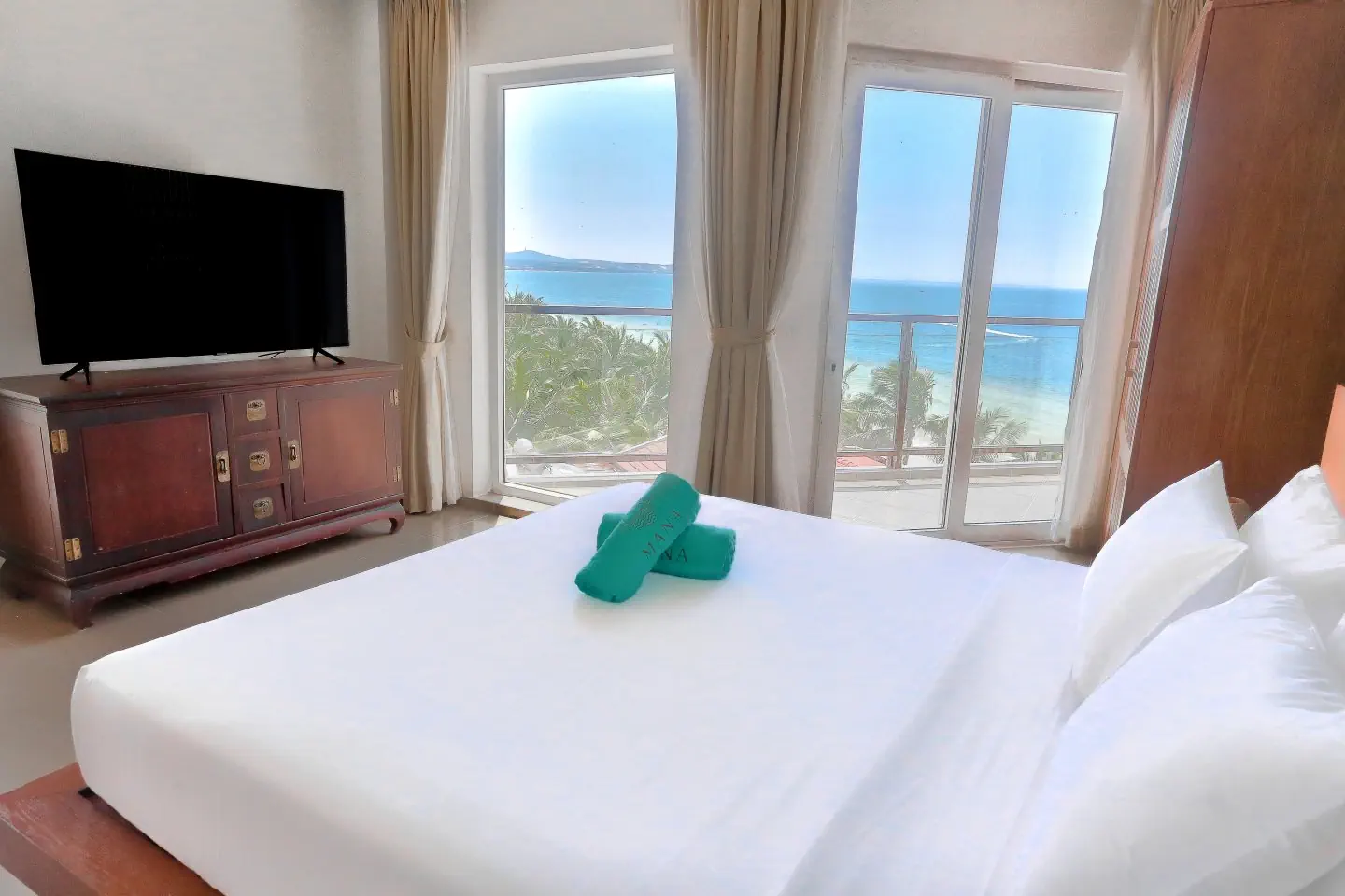 MANA MUINE BEACH RESORT