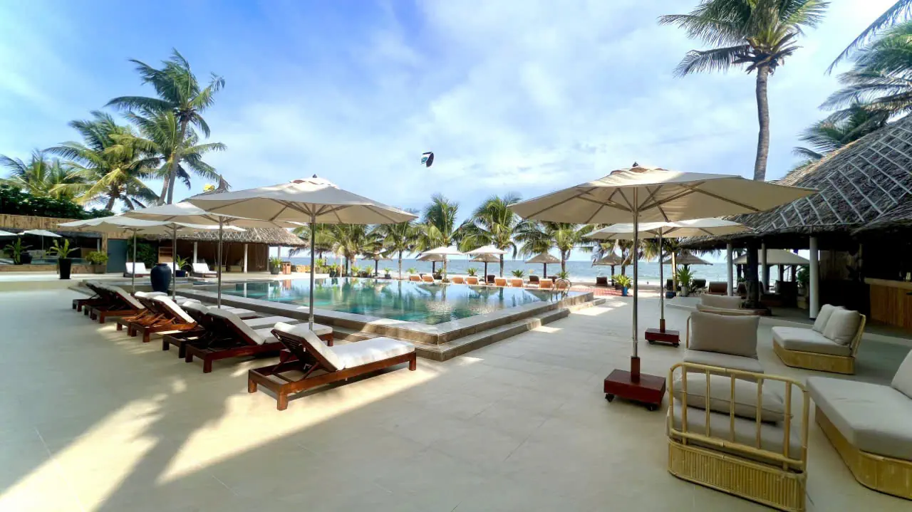 MANA MUINE BEACH RESORT