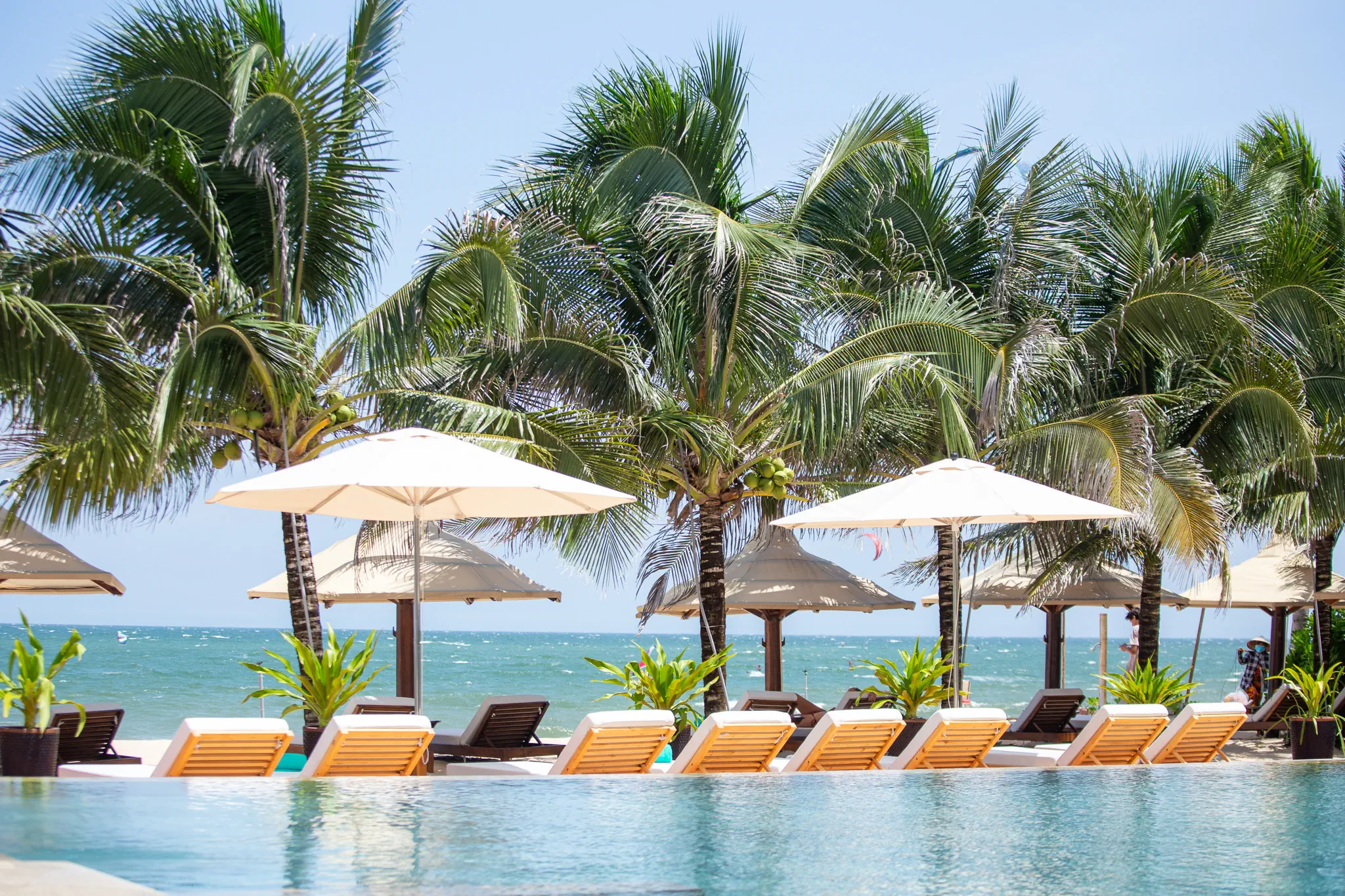 MANA MUINE BEACH RESORT