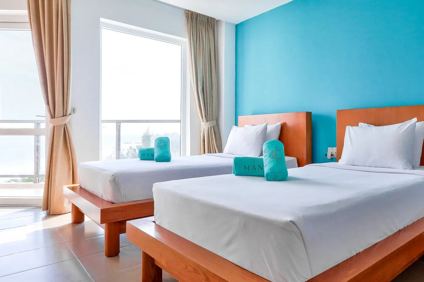 MANA MUINE BEACH RESORT