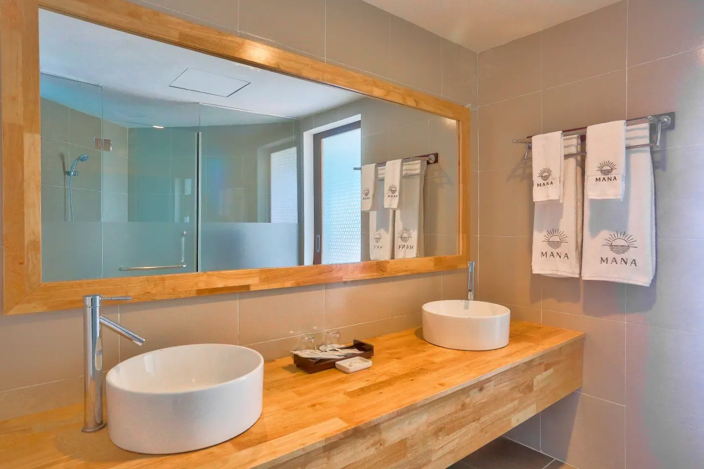 MANA MUINE BEACH RESORT