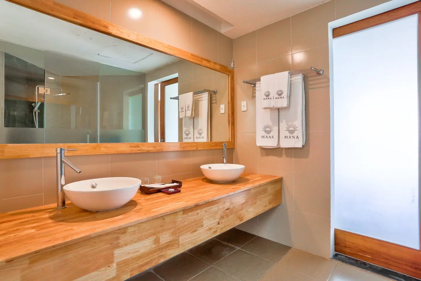 MANA MUINE BEACH RESORT