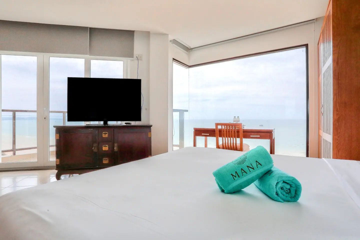 MANA MUINE BEACH RESORT
