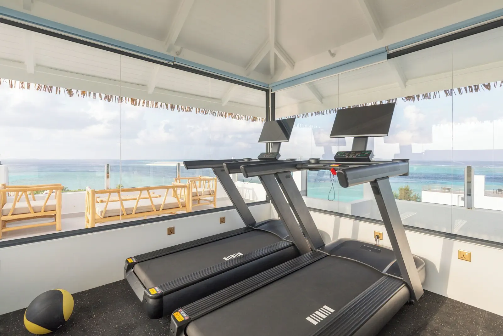 ARRIVAL BEACH & SPA, GULHI